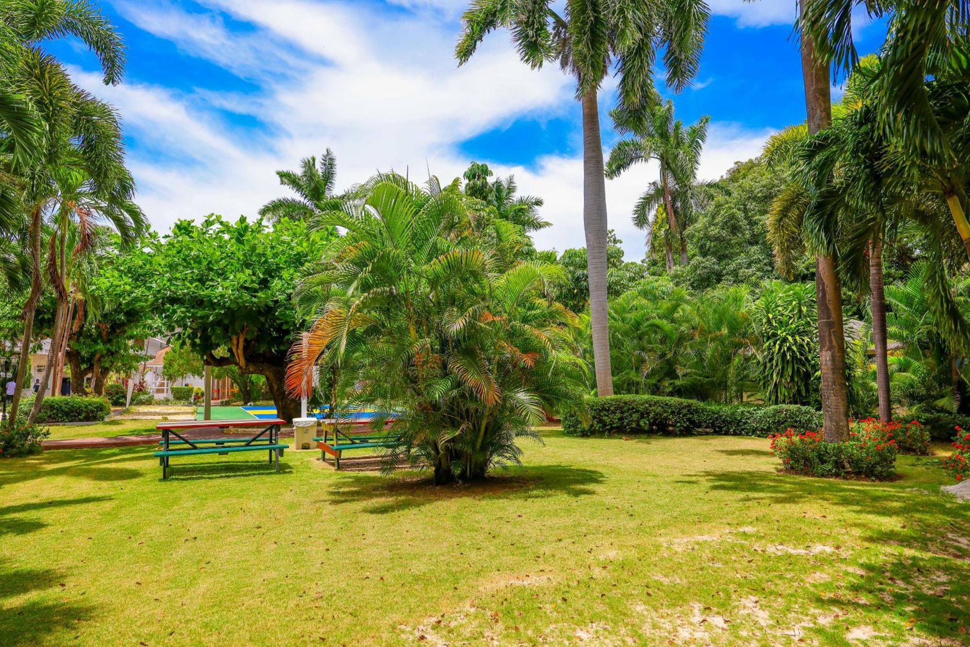 Grand Decameron Montego Beach, A Trademark All-Inclusive Resort Montego Bay Kültér fotó